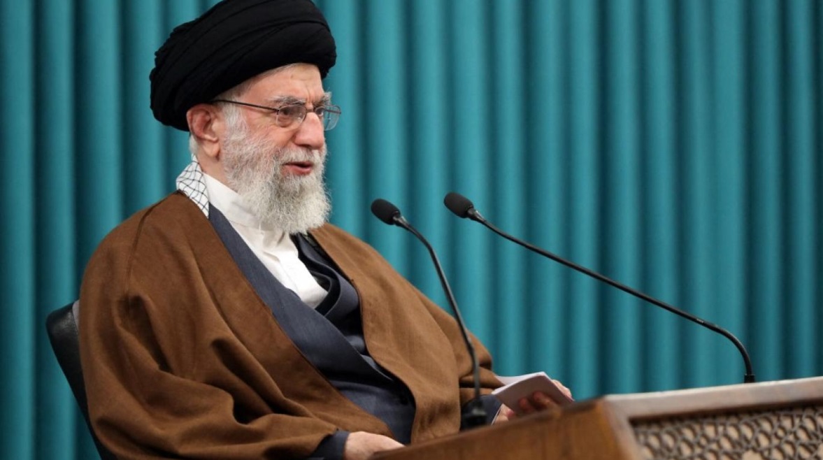 “نعرف عنكم كل شيء”.. خامنئي يرد على جالانت بشأن تفكيك “حلقة النار”