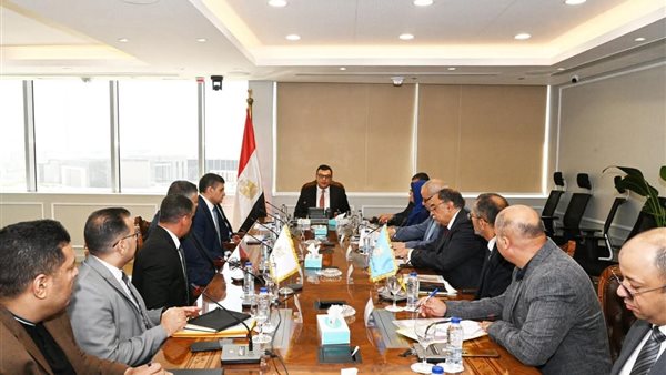 وزير الإسكان يتابع سير عمل مشروعات الإسكان بمحافظة بورسعيد