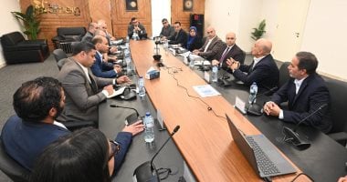 وزير الإسكان يلتقى مسئولى شركة HDB ضمن متابعة مبيعات وتسويق المشروعات بالمدن الجديدة