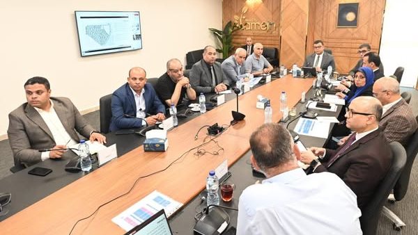 وزير الإسكان يواصل متابعة موقف مبيعات وتسويق المشروعات بالمدن الجديدة