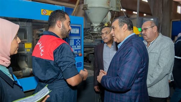 وزير الدولة للإنتاج الحربي يتفقد شركة أبي قير للصناعات الهندسية (مصنع 10 الحربي)