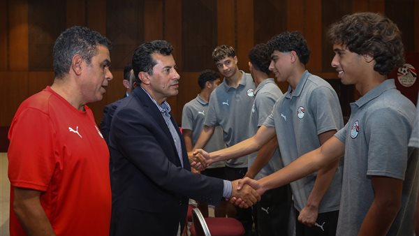 وزير الشباب والرياضة يزور معسكر منتخب 17 سنة ويطمئن على استعداداته لكأس العالم