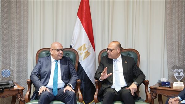 وزير العمل يلتقي وفدًا من شركة “يزاكي مصر للأنظمة الكهربائية”