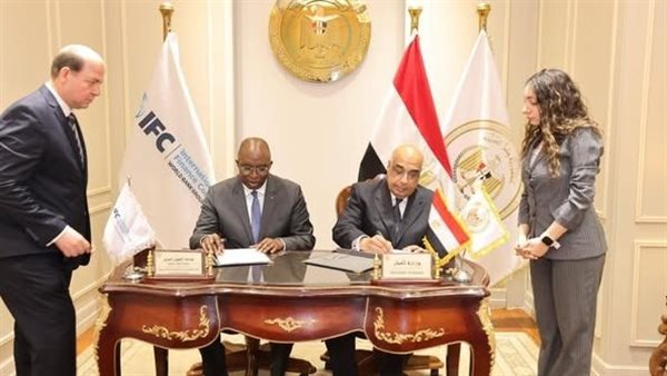 وزيرا العدل والتخطيط يشهدان توقيع مذكرة تفاهم مع مؤسسة التمويل الدولية