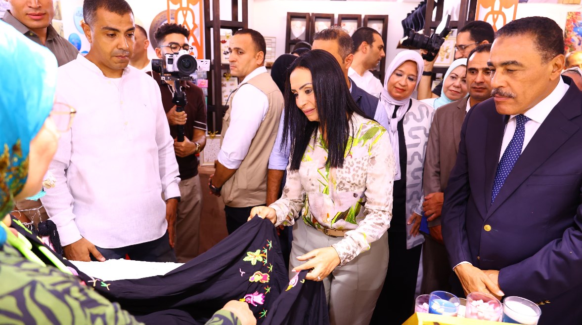 وزيرة التضامن ومحافظ مطروح يفتتحان معرض “ديارنا” بالساحل الشمالي