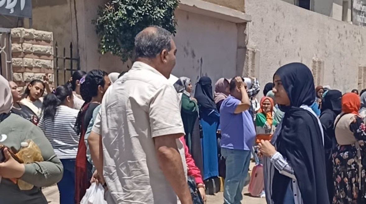 وسط تأمين وتفتيش الطلاب.. وصول أسئلة الرياضيات للجان الثانوية العامة